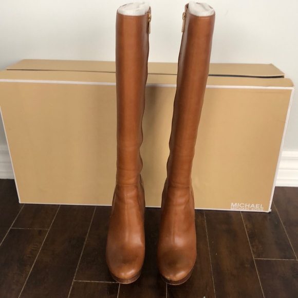 Michael Kors - Lesley boots - size 5.5 comes w/box - Picture 3 of 7